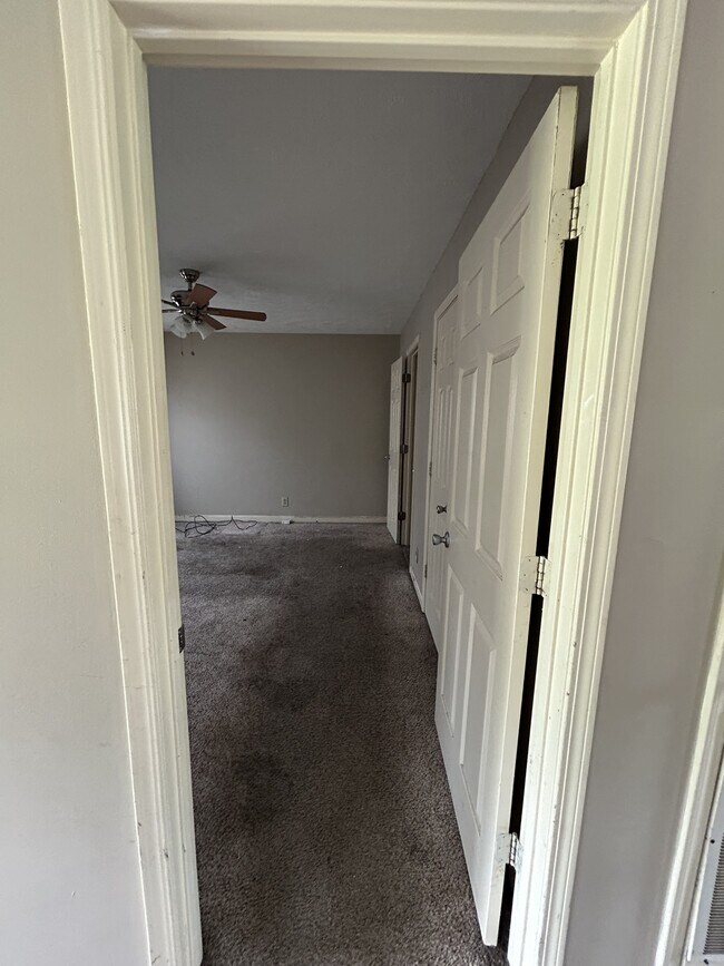 Building Photo - 2034 Carneal Ln