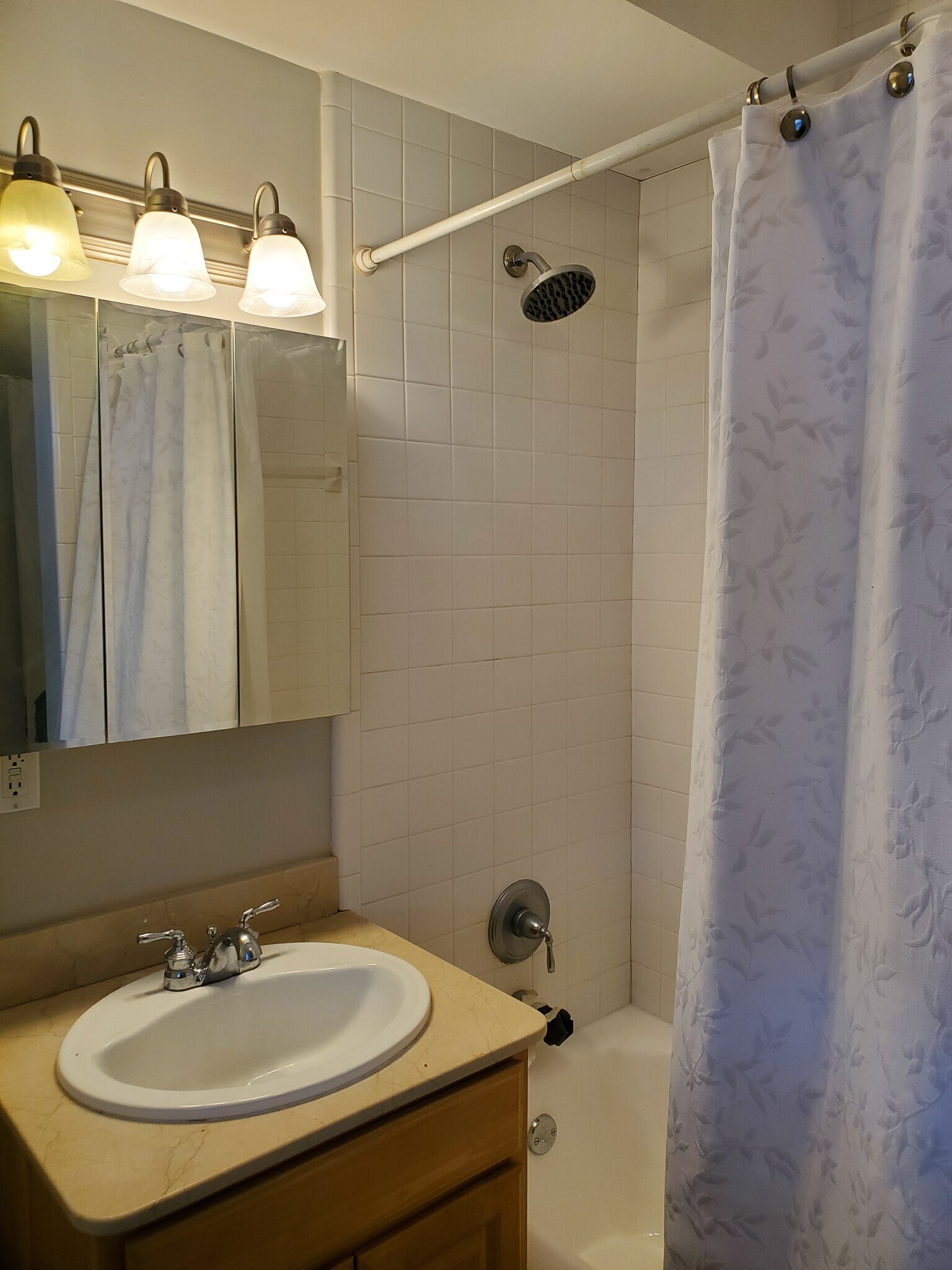 Building Photo - 15 E Kirby St