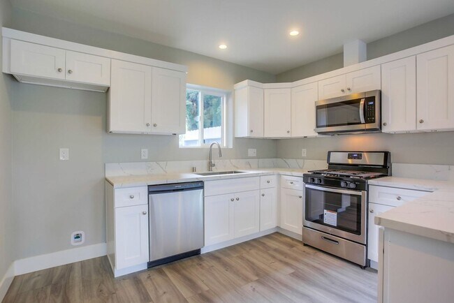 Building Photo - 3266 Eureka Pl