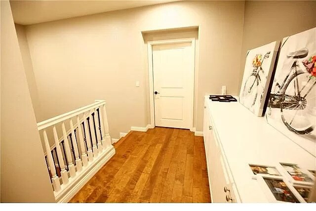 Building Photo - 15761 Crestwood Ave