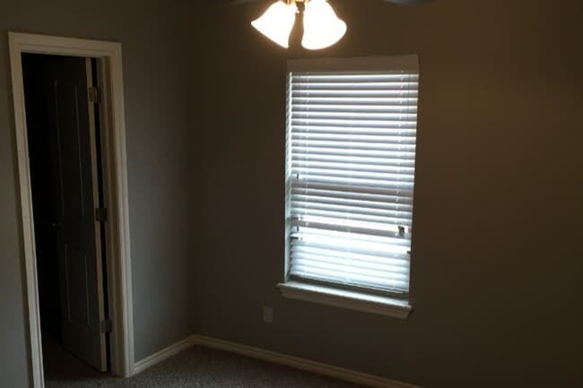 Building Photo - 127 Ashley Dr