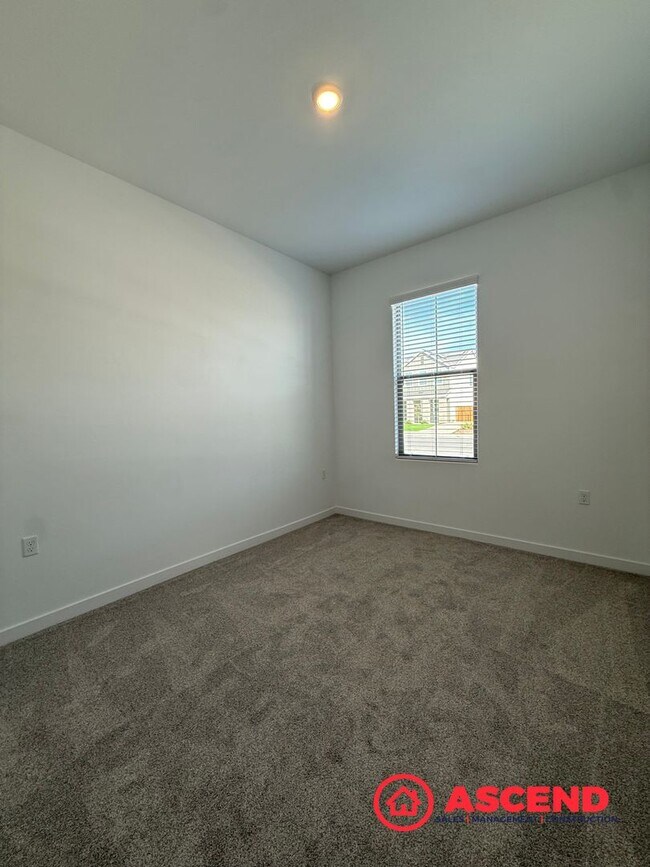 Building Photo - Be the very first resident to enjoy this stunning, newly built single story home.