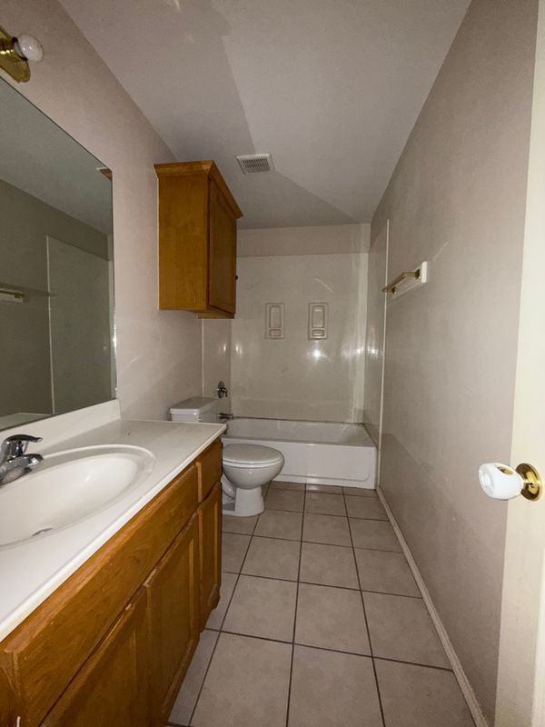 Building Photo - 2302 W Candlelight Ln