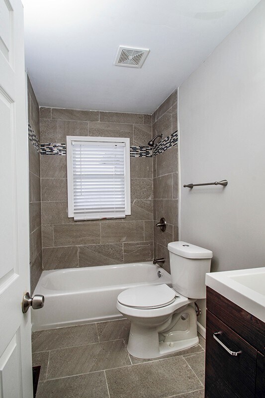 Building Photo - Completely Renovated 3 Bedroom 1 Bathroom Home