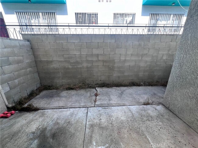 Building Photo - 11254 Oxnard St
