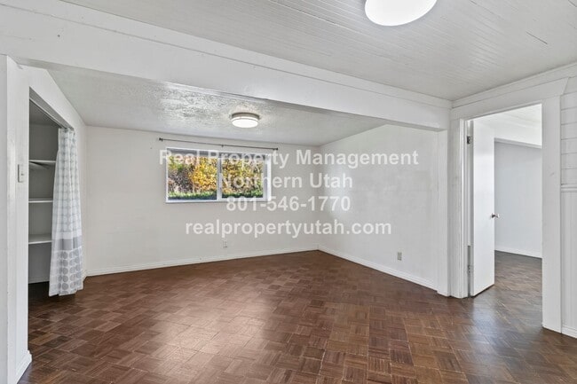 Building Photo - 662 4th St S