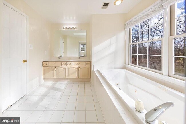 Building Photo - 36767 Pelham Ct