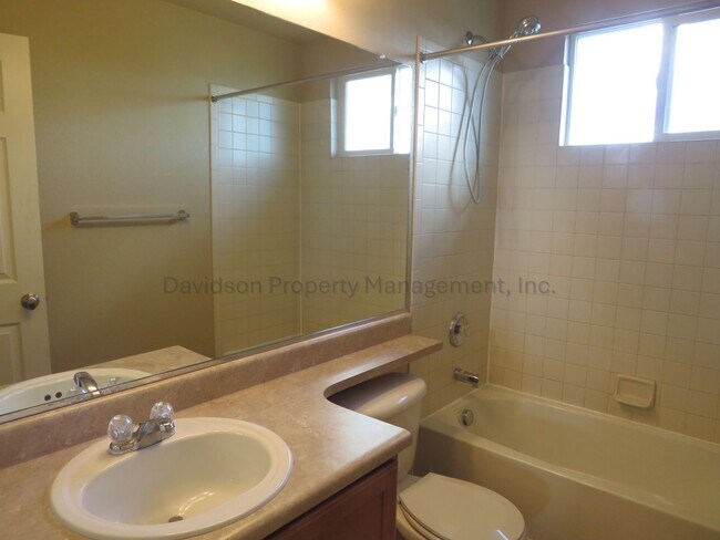 Building Photo - Spacious 3 Bedroom House in Southeast Colorado Springs