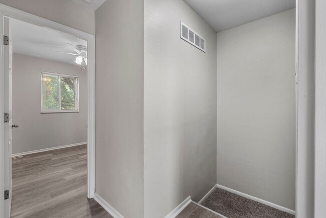 Building Photo - Newly Updated 3-Bedroom Duplex with Fresh Paint and Flooring!