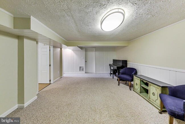 Building Photo - 4715 Oxbow Rd