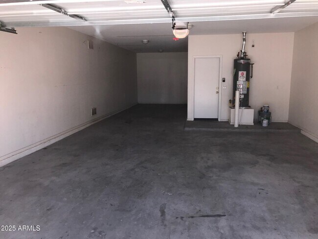 Building Photo - 3440 E Flower St