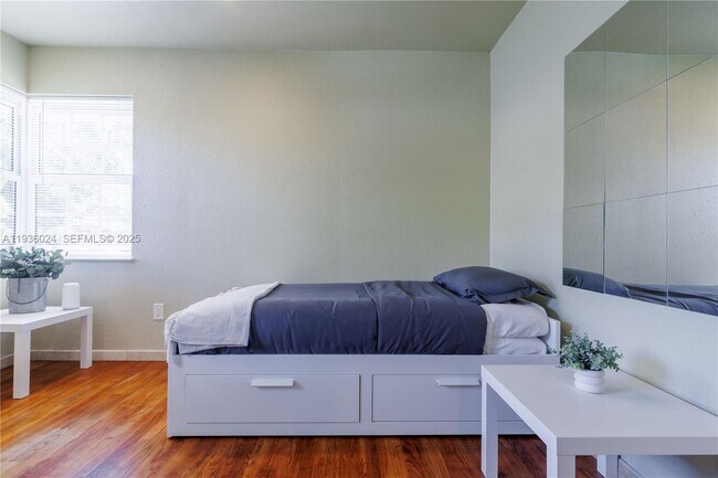 Building Photo - 250 NE 48th St