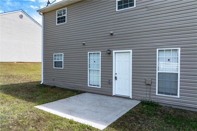 Building Photo - 1098 Village Creek