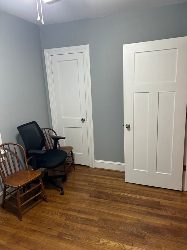 Building Photo - 1015 Noblin Ave