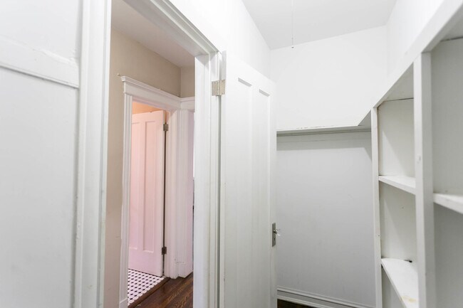 Building Photo - 5417 S Drexel Ave