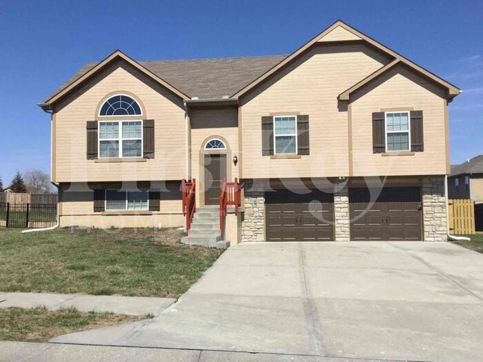 Primary Photo - 2004 Parkview Dr