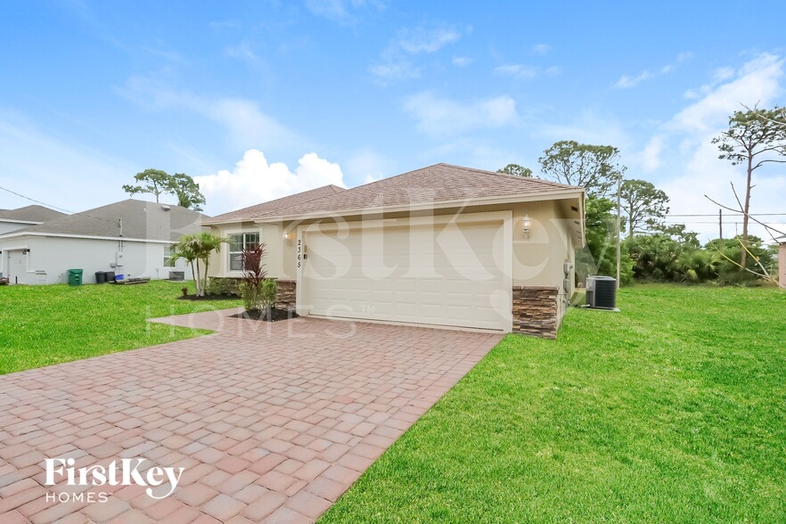 Building Photo - 2365 SW Webster Ln