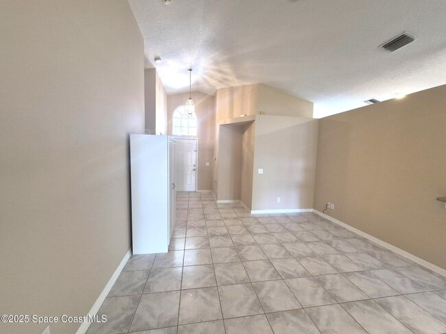 Building Photo - 1233 Foxridge Pl
