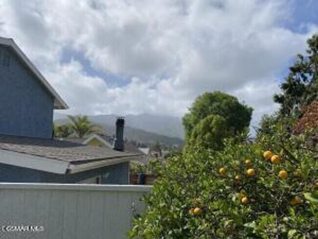 Building Photo - Beautifully updated! Stunning views from every room!