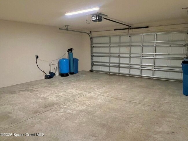 Building Photo - 960 Happiness Ave SW