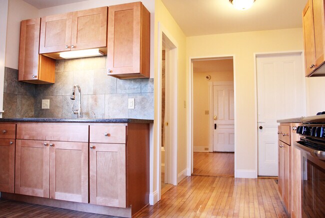 Building Photo - 147 N Union St