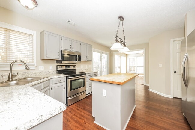 Building Photo - 317 Hunters Chase Dr