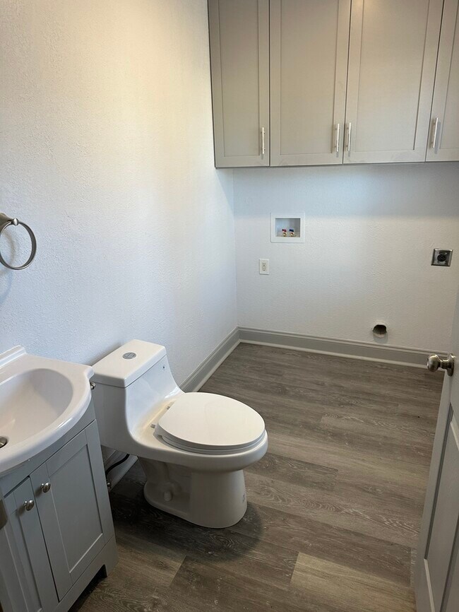 Building Photo - 5414 Brooklyn Ave