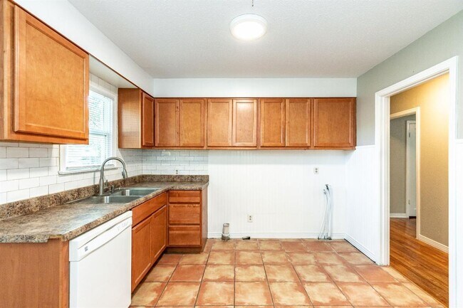 Building Photo - Cute 3/1 close to TEch and Medical $1,325 ...