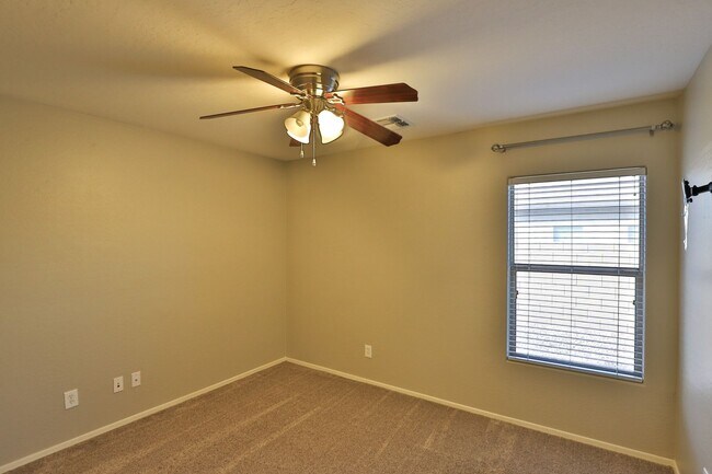 Building Photo - 3 bedroom 2 bath home with a den in san tan valley!