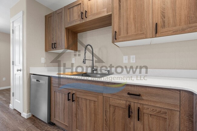 Building Photo - 3 Bedroom 3 Bathroom Home with Attached Ga...