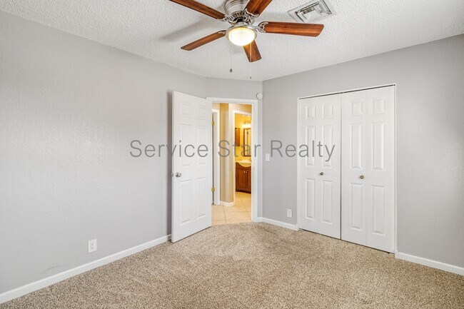 Building Photo - 10415 N 63rd Dr