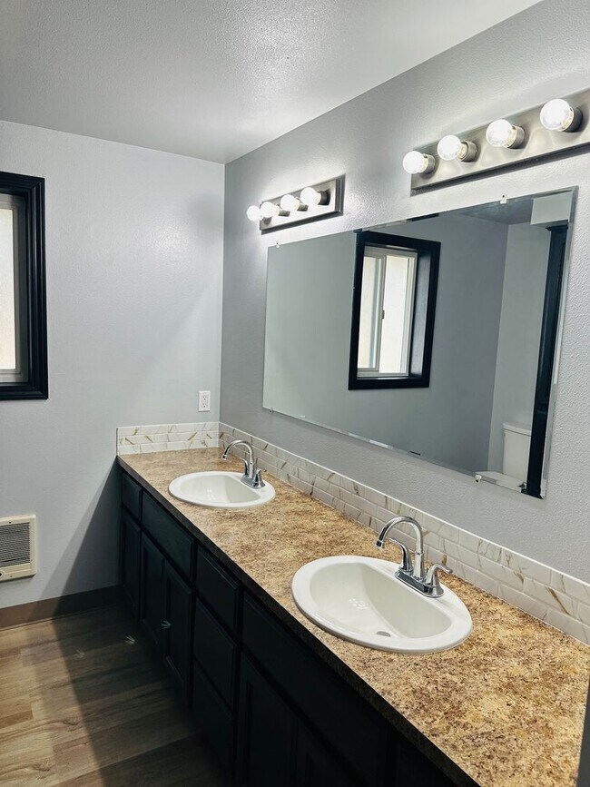 Building Photo - Newly Remodeled Four Bedroom One Level Home