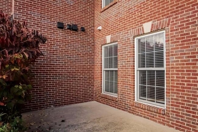 Building Photo - 3370 Endsleigh Ln