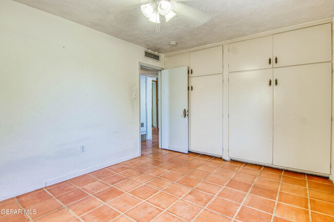 Building Photo - 801 McKelligon Dr