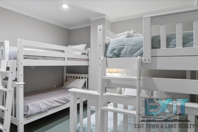 Building Photo - Lakefront Rental in Long Branch Shores