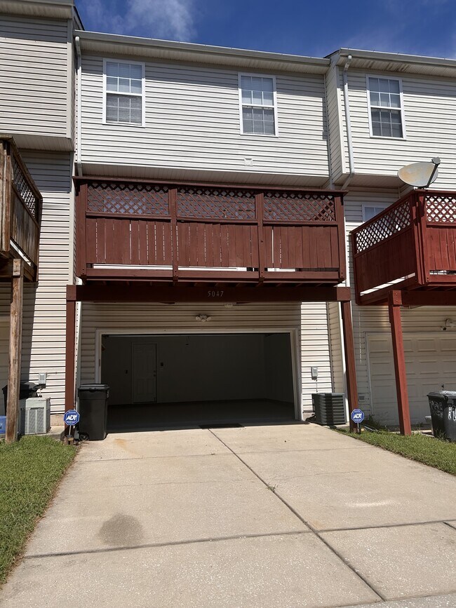 Building Photo - 5047 Leasdale Rd
