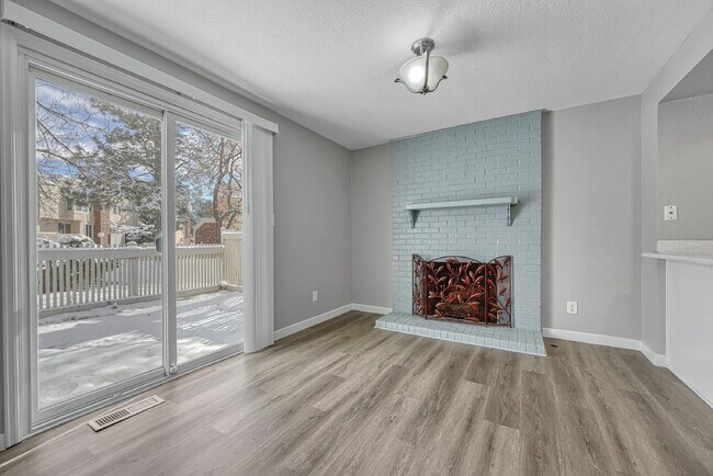 Building Photo - $2,590.00 - $300 OFF First Months' Rent - 4 Bedrooms, 2.5 Bathrooms, Single Family Home in Aurora...