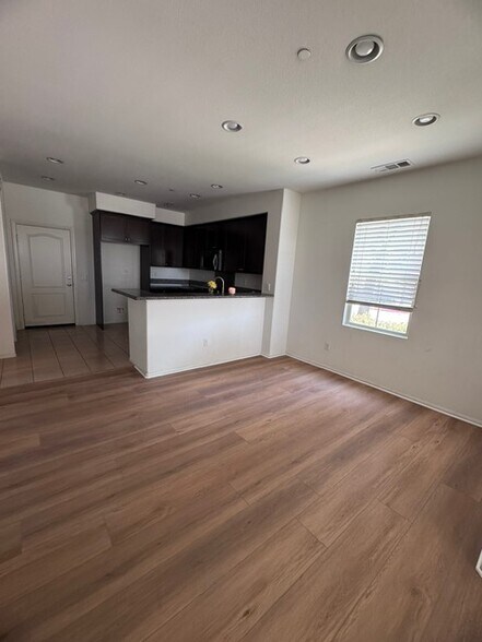Building Photo - 961 Sweetbriar Ln