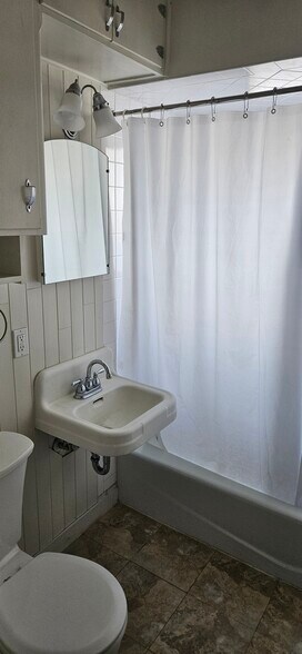 Bathroom - 1740 W Riverside Ave