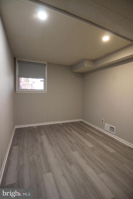 Building Photo - 102 Yeonas Dr SE