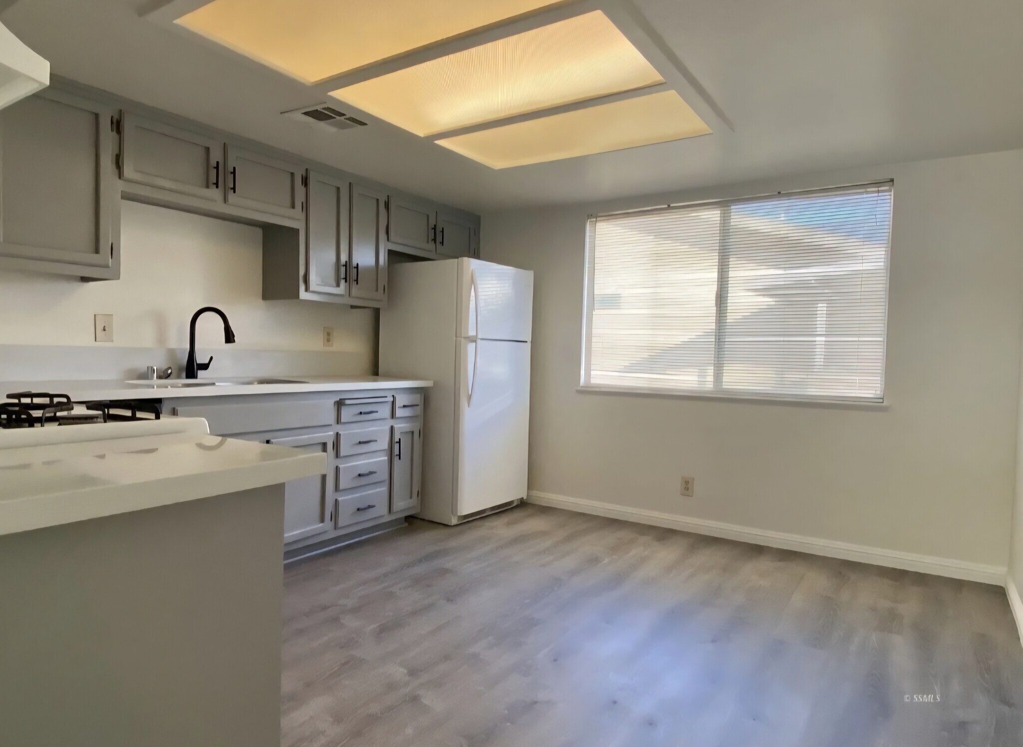 Building Photo - 1016 W Atkins Ave