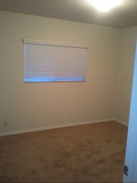 2nd Bedroom - 10910 Burning Lamp
