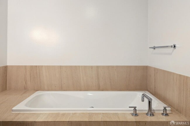 Building Photo - 301 Mission St