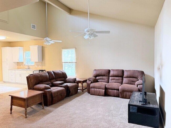 Building Photo - 236 Piney Ridge Dr