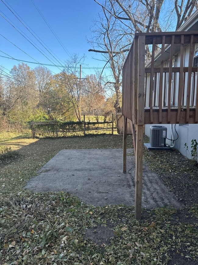 Building Photo - AVAILABLE NOW!! Oak Grove 3 Bed 2 Car garage!