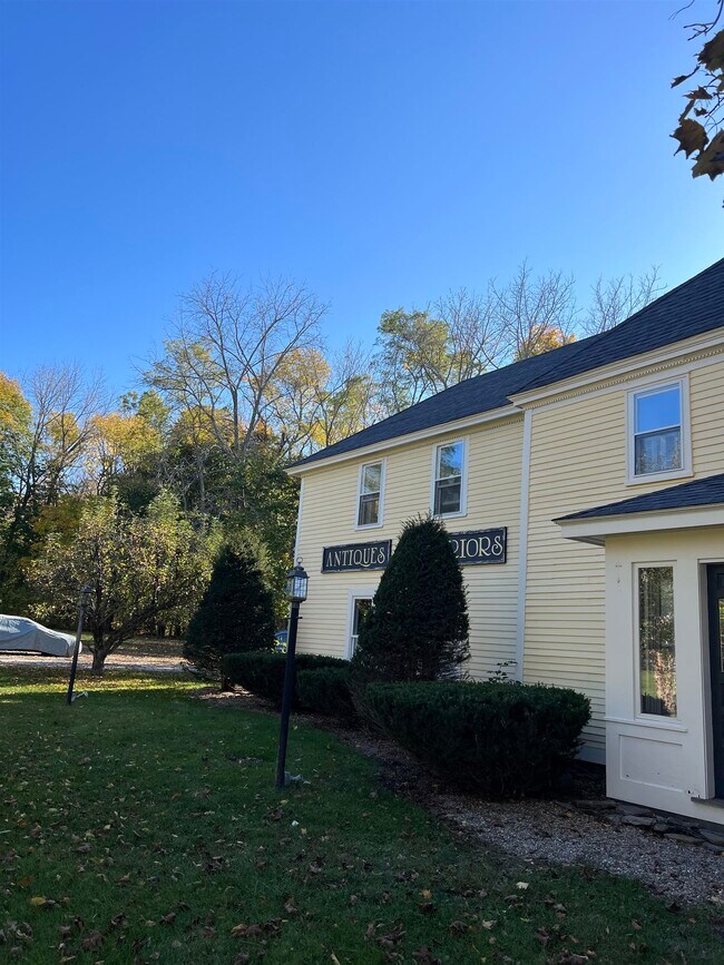 Building Photo - 156 Portsmouth Ave
