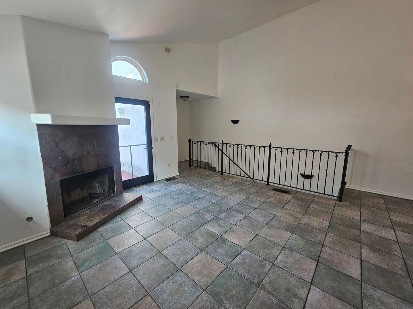 Building Photo - 1649 Sargent Pl