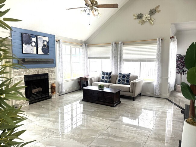 Building Photo - 15806 Oak Mountain Dr