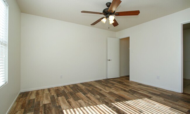 Building Photo - For Lease | 4 Bed, 2.5 Bath |2,314 Sq Ft |...