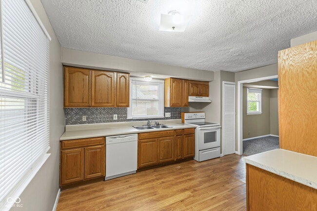 Building Photo - 420 S East St